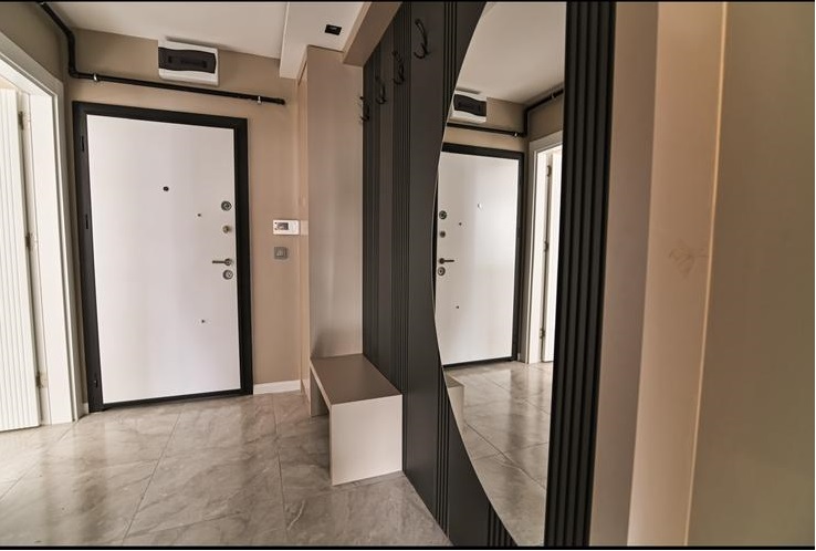 VALİDE SULTAN MAHALLESİNDE 2+1 80 M2