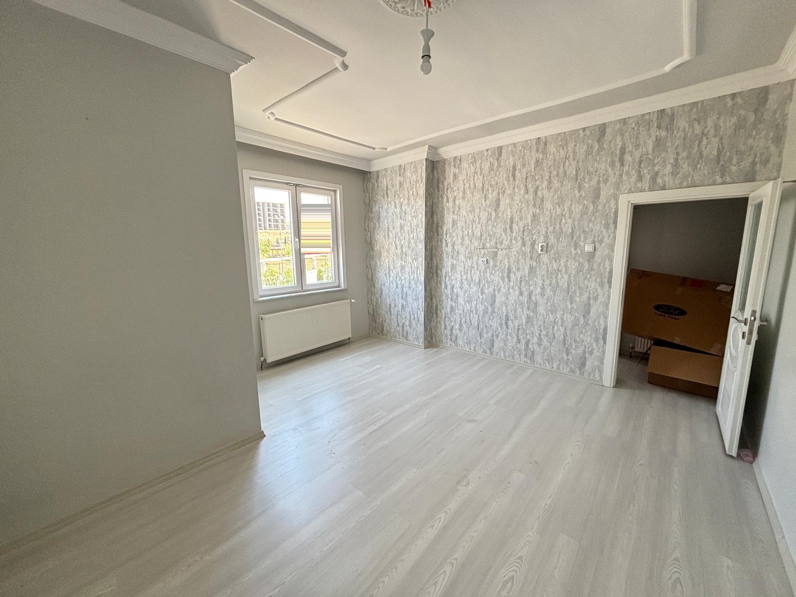 TABDUK EMRE MAHALLESİNDE 3+1 135 M2 ARA KAT