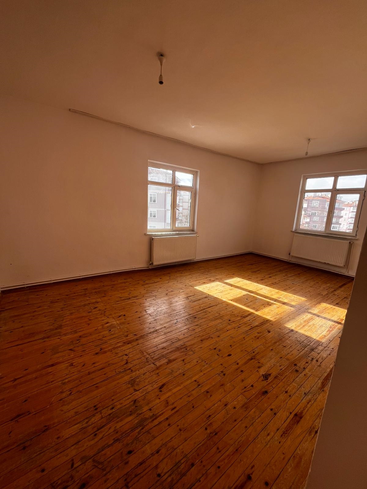 GEVHER HATUN MAHALLESİNDE 3+1 160 M2  ARA KAT