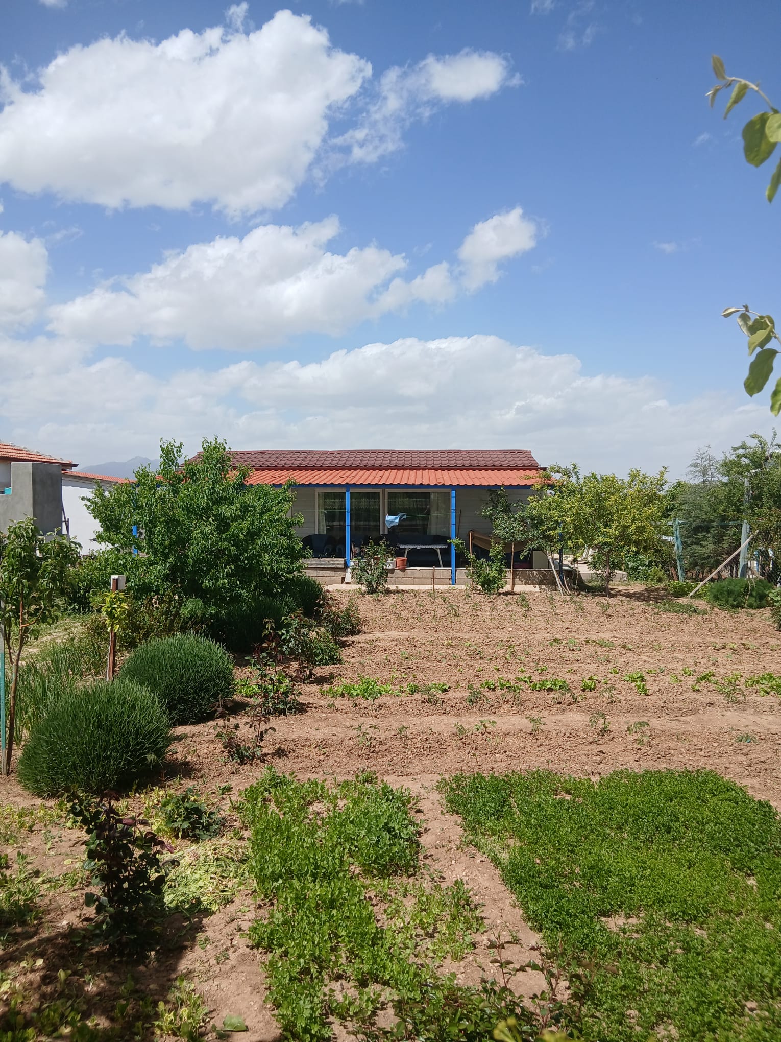 ESENTEPE – DİLBEYAN  HOBİ BAHÇESİ 400 M2 