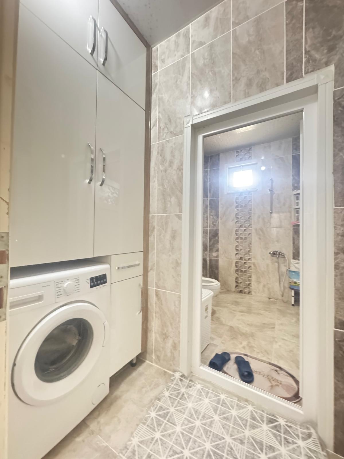AHMET YESEVİ MAHALLESİNDE  3+1  135 M2  SON KAT  ÇATI KAPLAMASI VAR