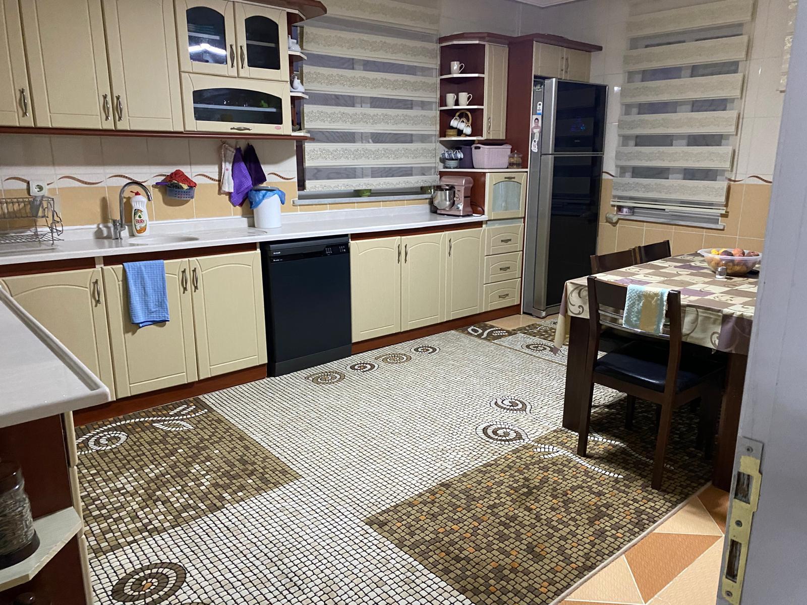 3+1 200M2 5 KATLI BİNANIN 3. KATI (ARA KAT)