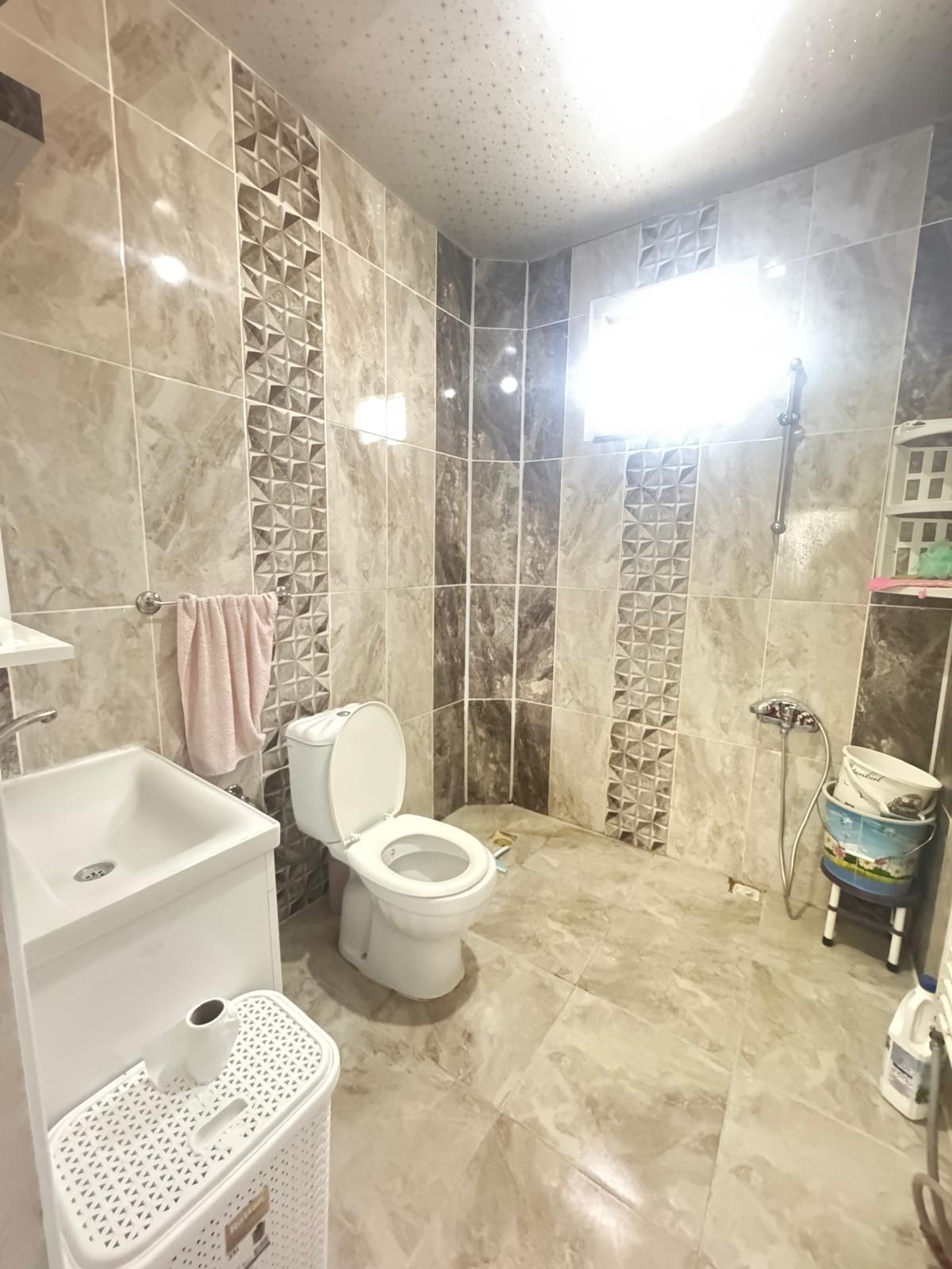 AHMET YESEVİ MAHALLESİNDE  3+1  135 M2  SON KAT  ÇATI KAPLAMASI VAR