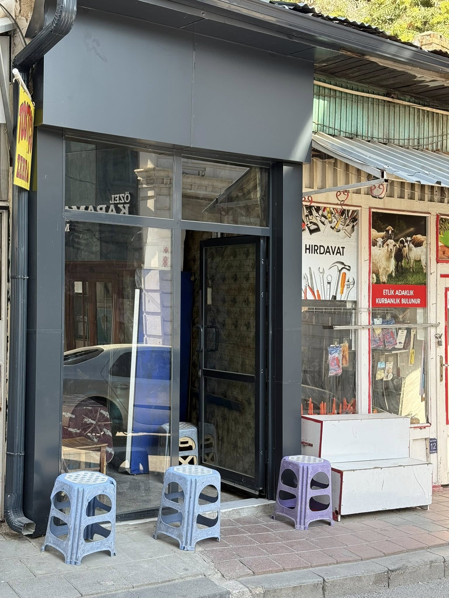 TAHSİN ÜNAL MAHALLESİNDE SATILIK 19 M2 DÜKKAN