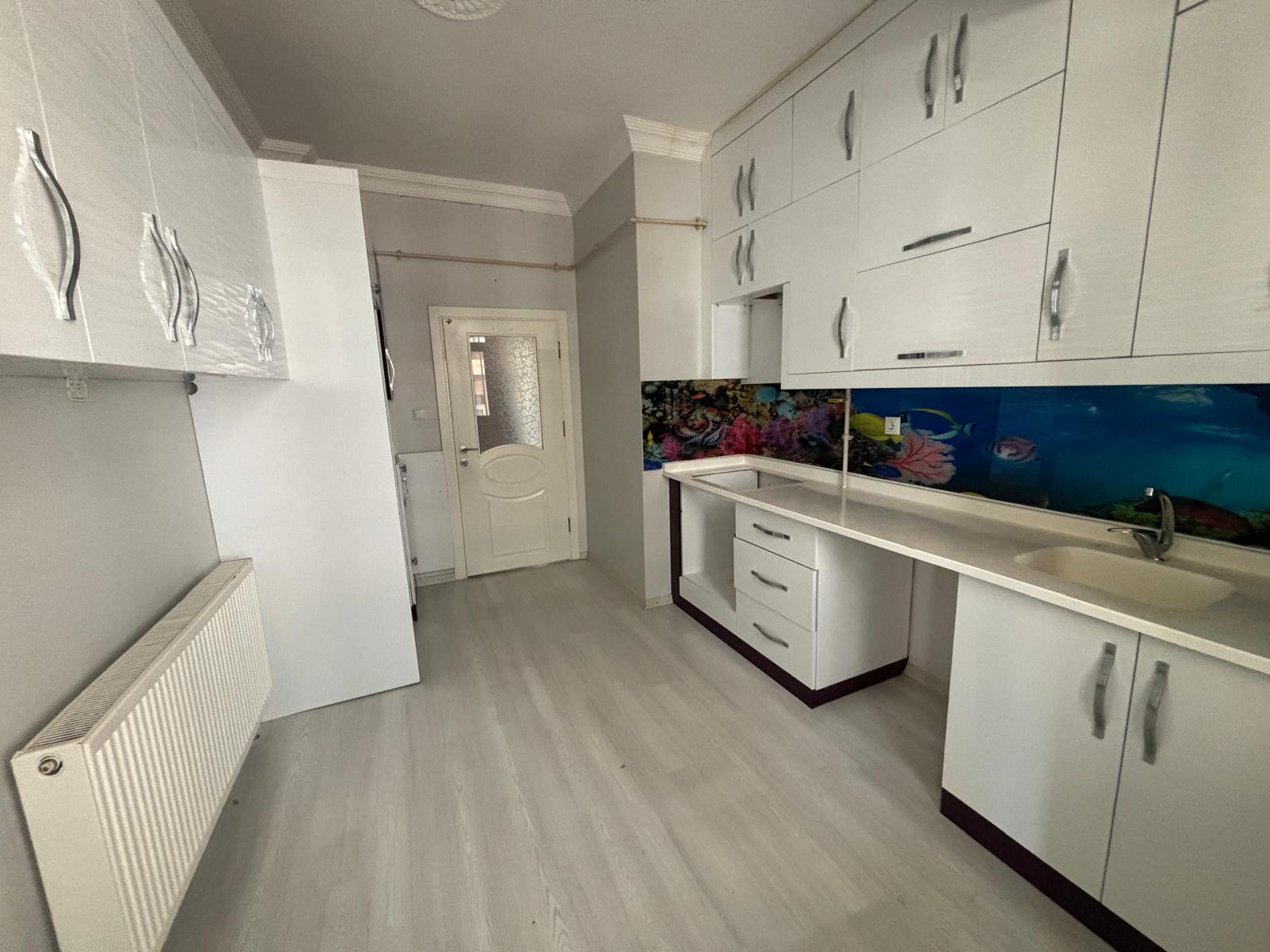 TABDUK EMRE MAHALLESİNDE 3+1 135 M2 ARA KAT