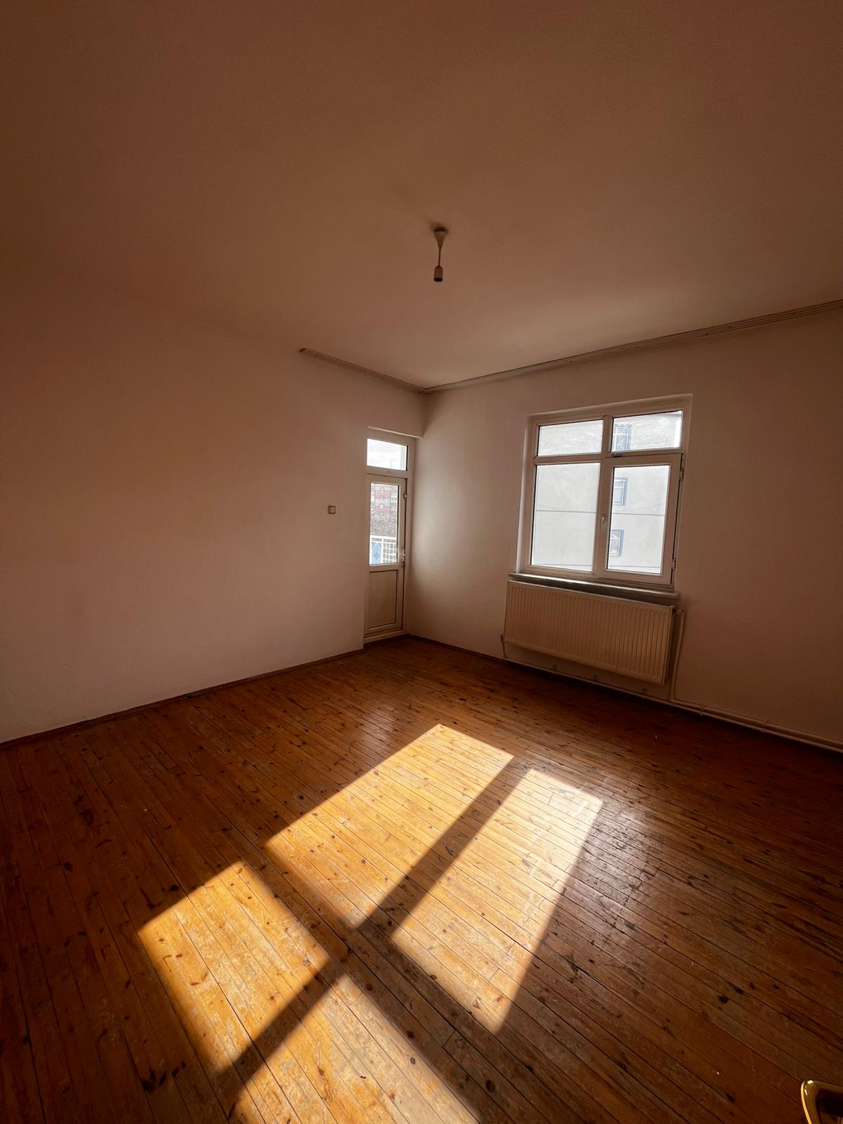 GEVHER HATUN MAHALLESİNDE 3+1 160 M2  ARA KAT