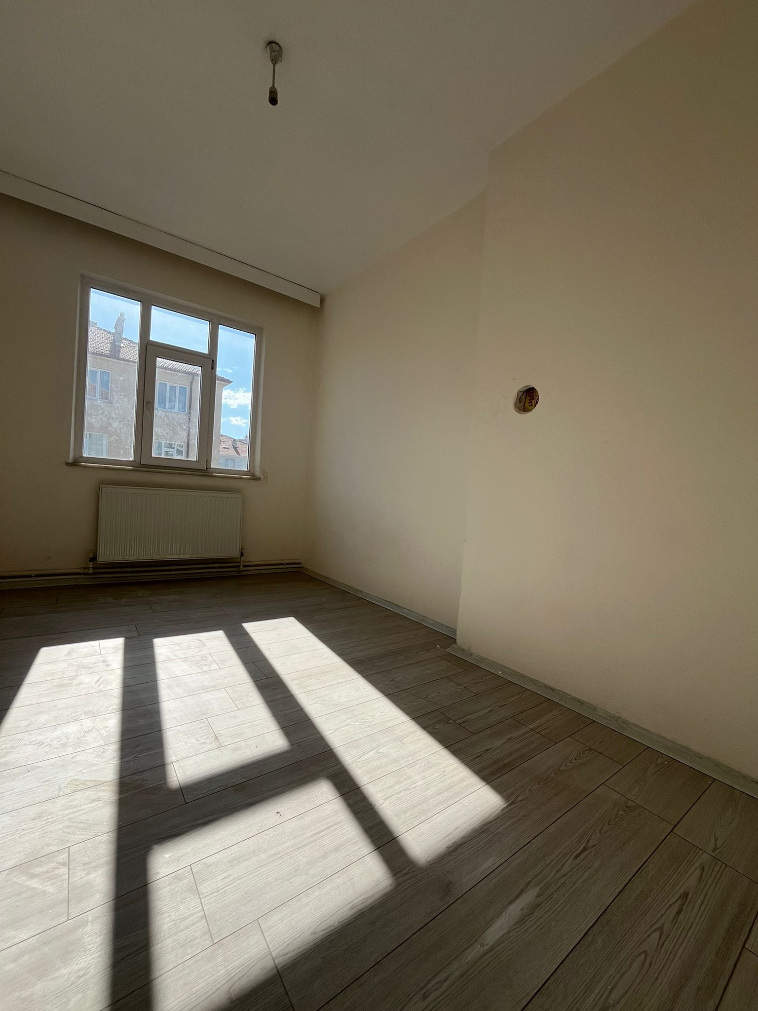 3+1  160 M2  ARA KAT  GEVHER HATUN MAHALLESİNDE  5 KATLI BİNANIN 4 KATI