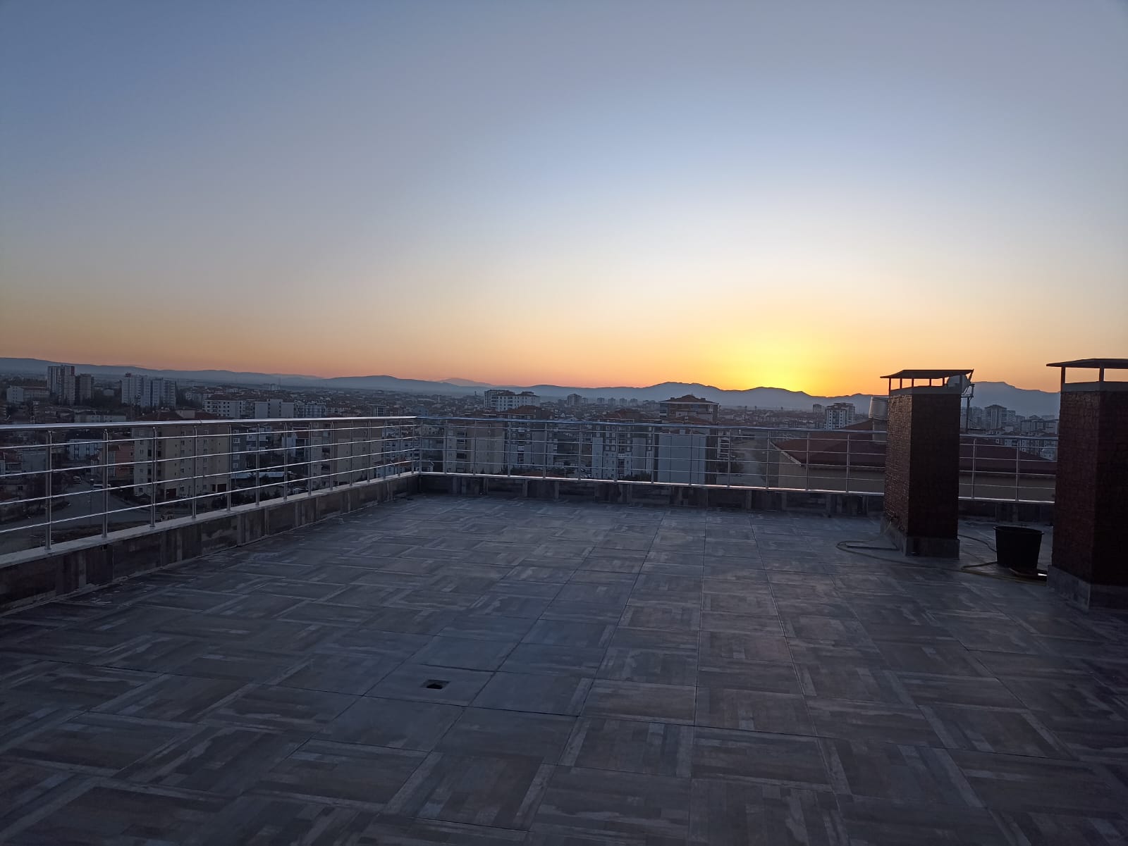 PİRİREİS MAHALLESİNDE SATILIK  ŞAHMAHAL KONUTLARI  4+1 486M2