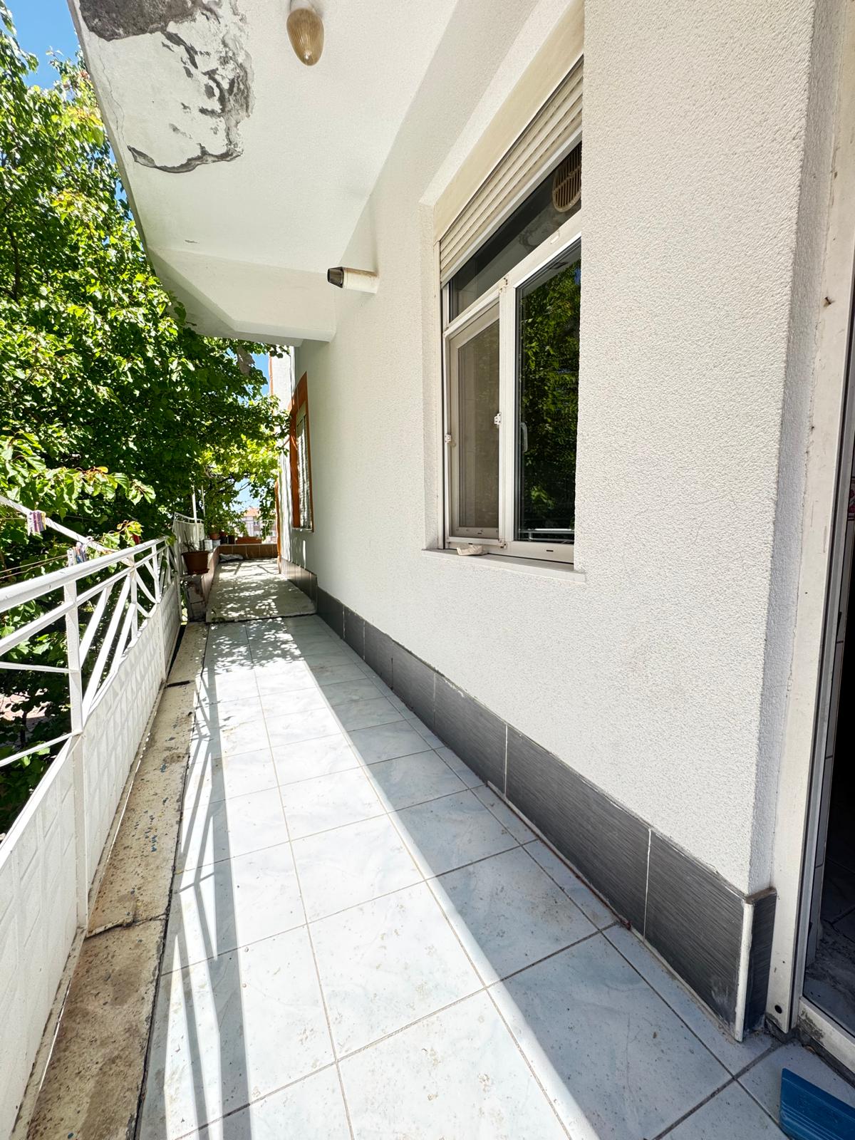 İBRAHİM HAKKI KONYALI MAHALLESİNDE  3+1  140 M2  3 KATLI BİNA