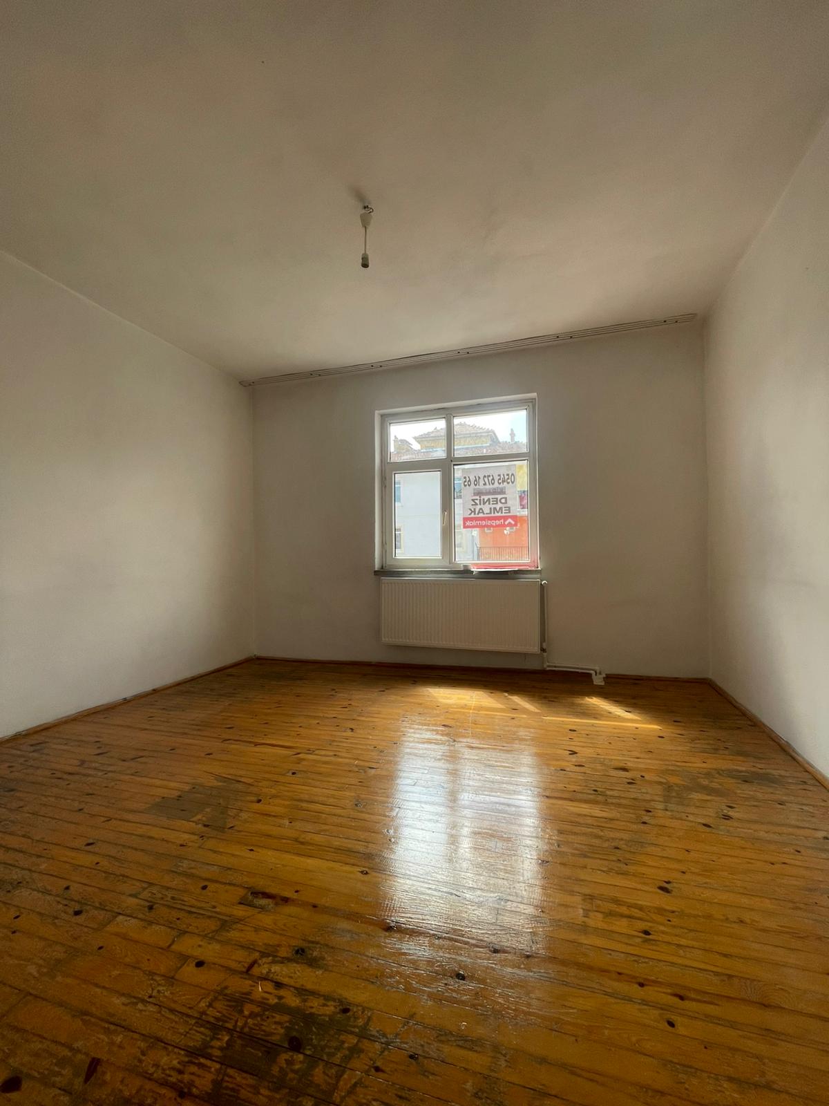 GEVHER HATUN MAHALLESİNDE  3+1 150 M2   4 KATLININ 3.KATINDA