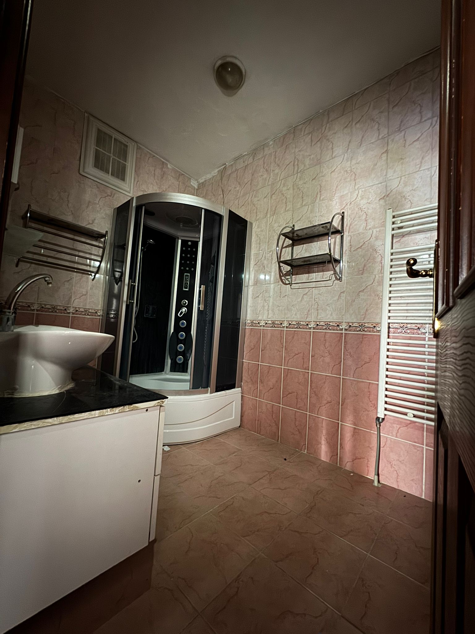 KOÇAKDEDE MAHALLESİNDE  4+1 235M2 ARA KAT