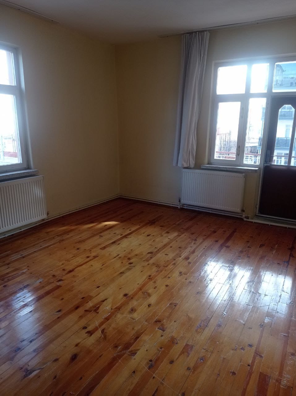 ALACASULUK MAH  3+1 140M2  GÜNEY CEPHELİ  ZEMİN ÜSTÜ 1 KAT (ARA KAT)