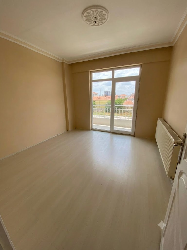 SÜMER MAHALLESİNDE  3+1    135M2