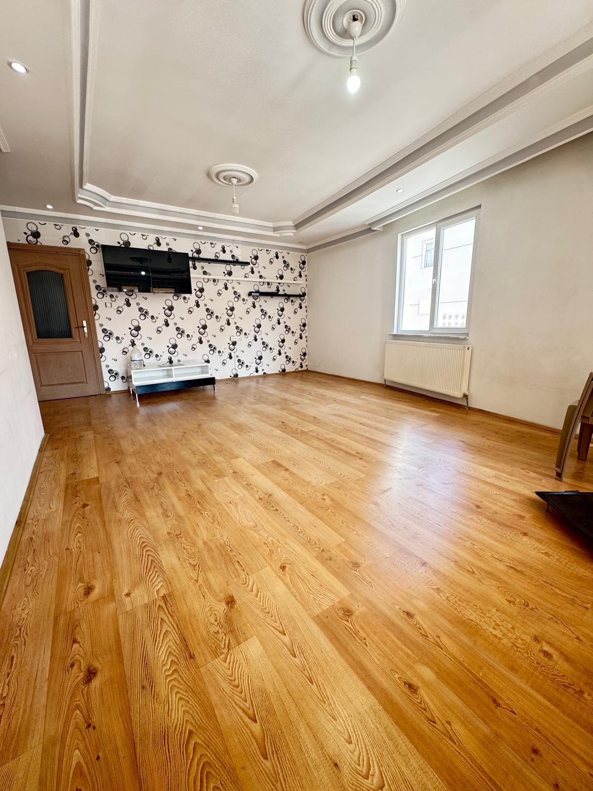 CEDİT MAHALLESİNDE  3+1   140M2  ZEMİN ÜSTÜ 1 KAT