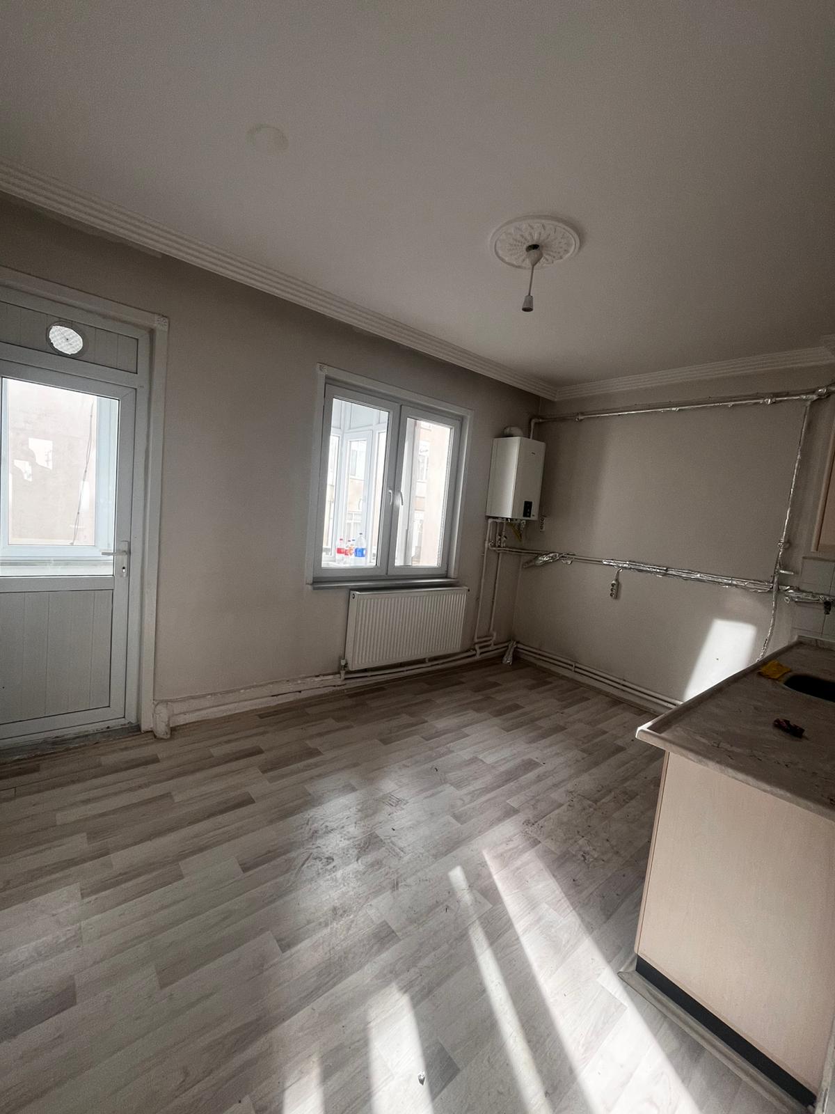 30 METRELİK YOL ÜZERİNDE 3+1 135 M2 ARA KAT