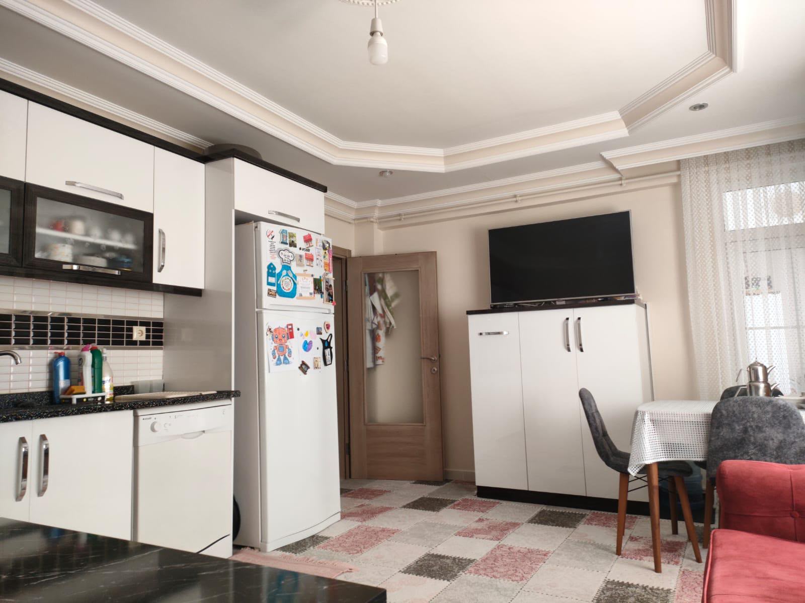 MAHMUDİYE MAHALLESİNDE  3+1    145M2  ZEMİN KAT YÜKSEK GİRİŞ  CAM BALKONLU