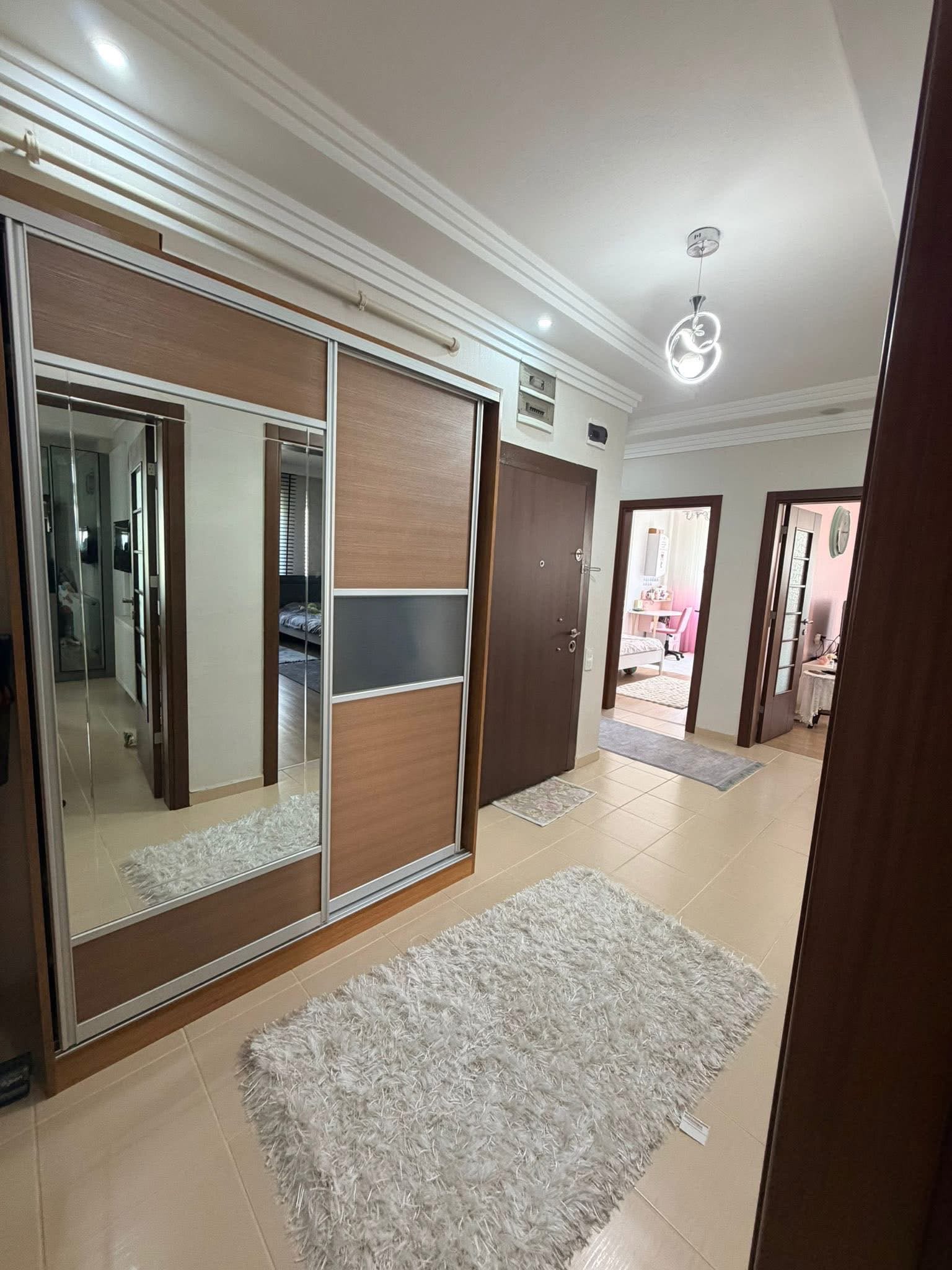 RAUFDENKTŞ MAHALLESİNDE  3+1      170M2  SALONDA KLİMA MEVCUT  4 KATLININ 2 KATI