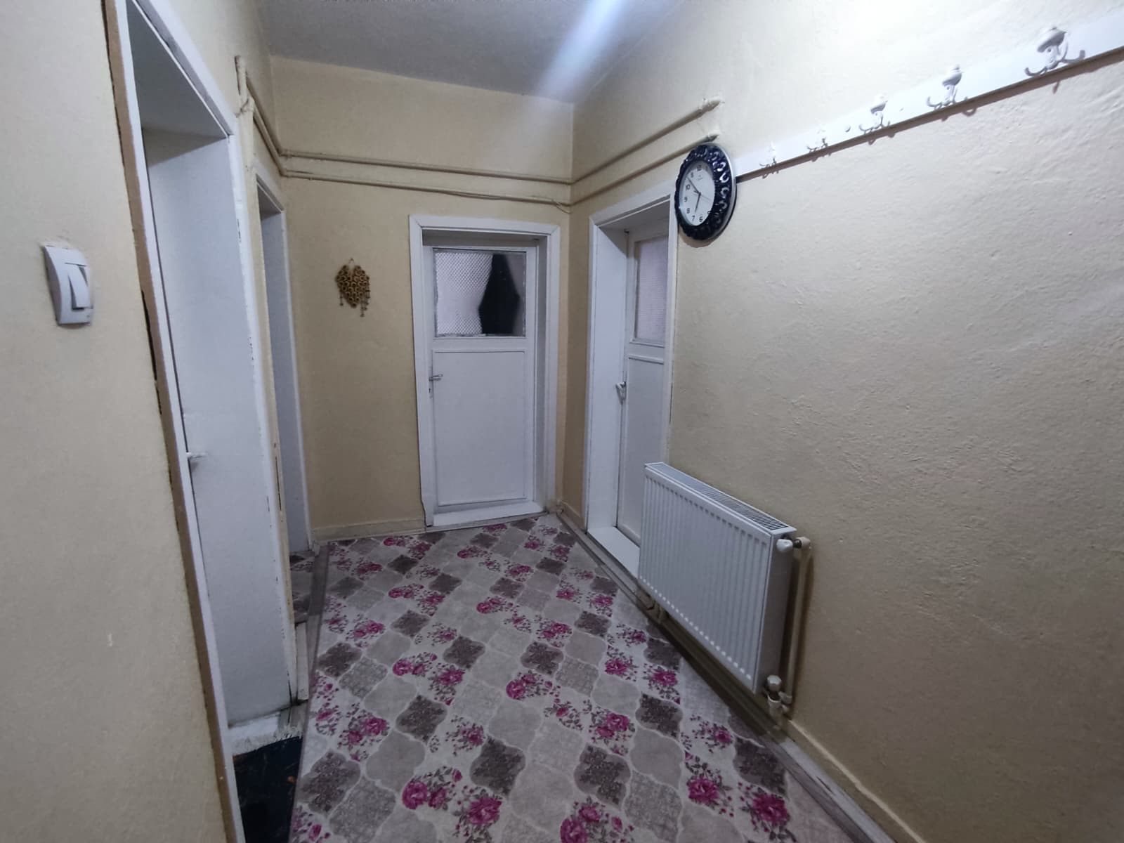 CUMHURİYET MAH DE SATILIK  3+1 135 M2 ARA KAT  GARAJLI DAİRE