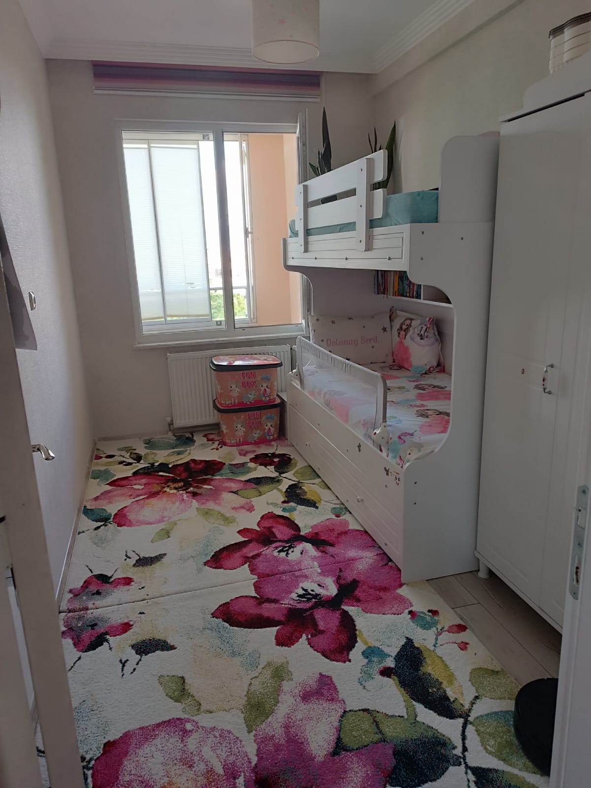 ZEMBİLLİ ALİ EFENDİ MAHALLESİNDE  3+1     140M2  5 KATLININ 3 KATI