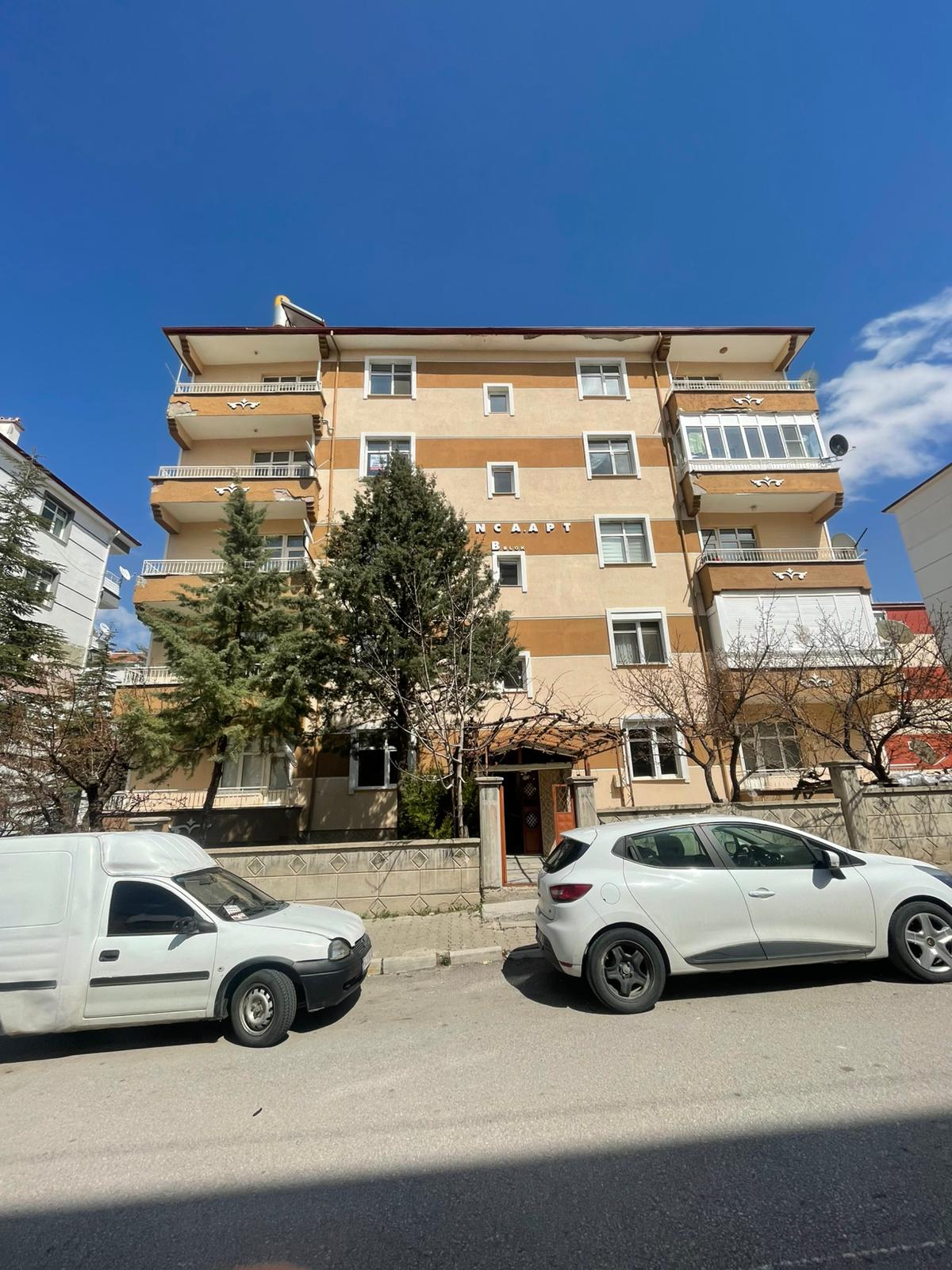 GEVHER HATUN MAHALLESİNDE  3+1 150 M2   4 KATLININ 3.KATINDA