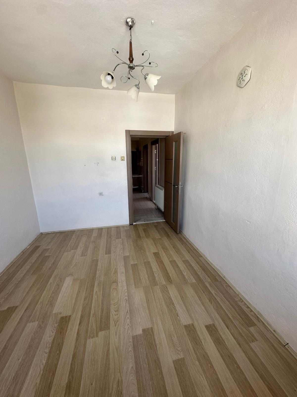 KİRİŞÇİ MAHALLESİNDE  3+1 DEN BOZMA 2+1  130M2  (ARA KAT)  4 KATLININ 3 KATI