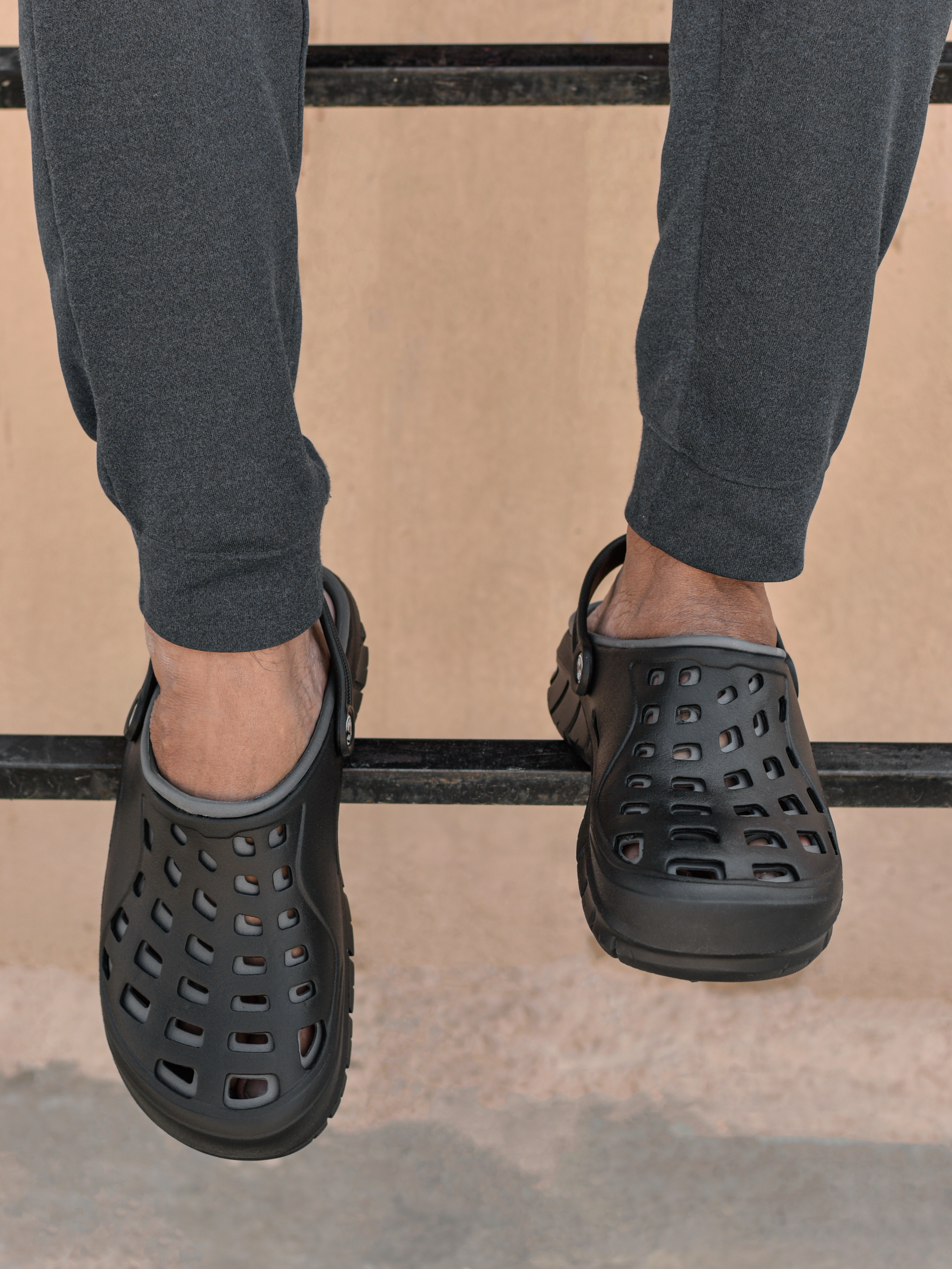 Tracking Black dgrey