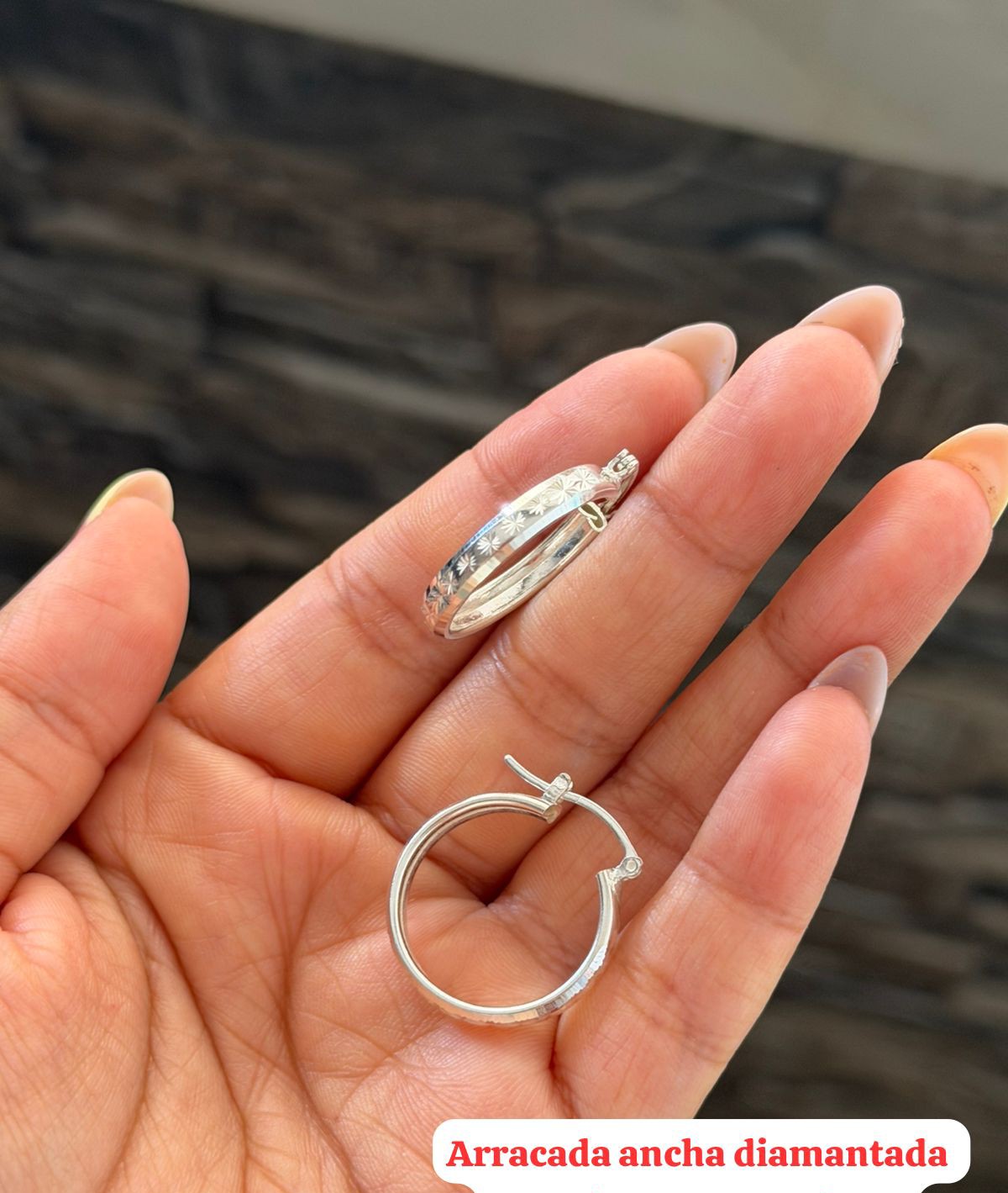 Arracada ancha diamantada 2 cm