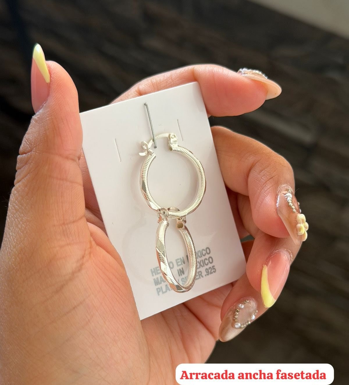 Arracada ancha facetada 2 cm