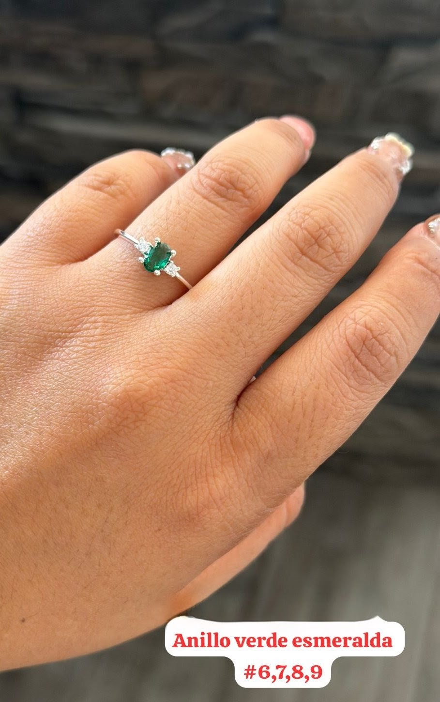 Anillo de esmeralda verde