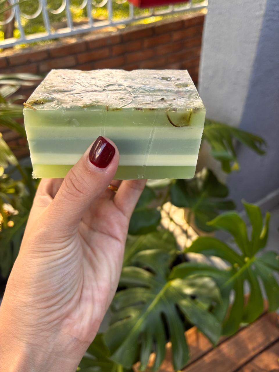 Sabonete Artesanal Alecrim com sal grosso - 130g