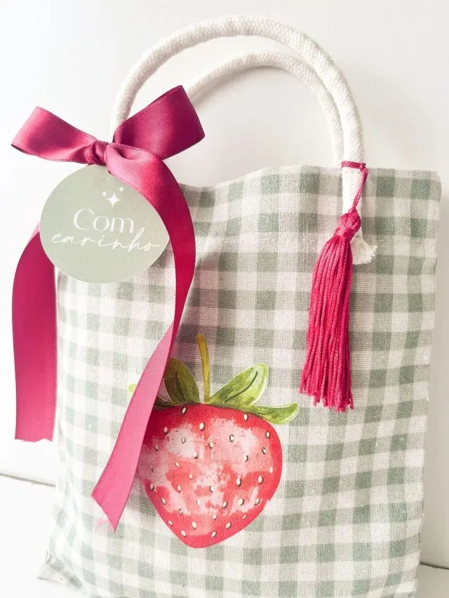 Sacola  de tecido Morango Xadrez 25x30cm