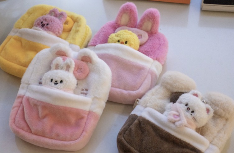 [PRE-ORDER OFFLINE] STAY IN OUR LITTLE HOUSE - SKZOO PLUSH COLLECT CASE