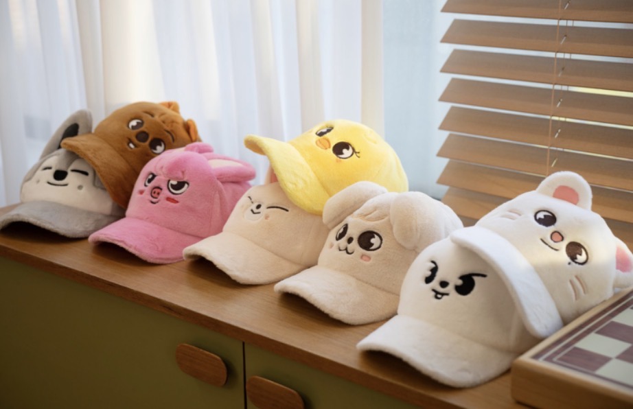 [PRE-ORDER OFFLINE] STAY IN OUR LITTLE HOUSE - SKZOO PLUSH CAP