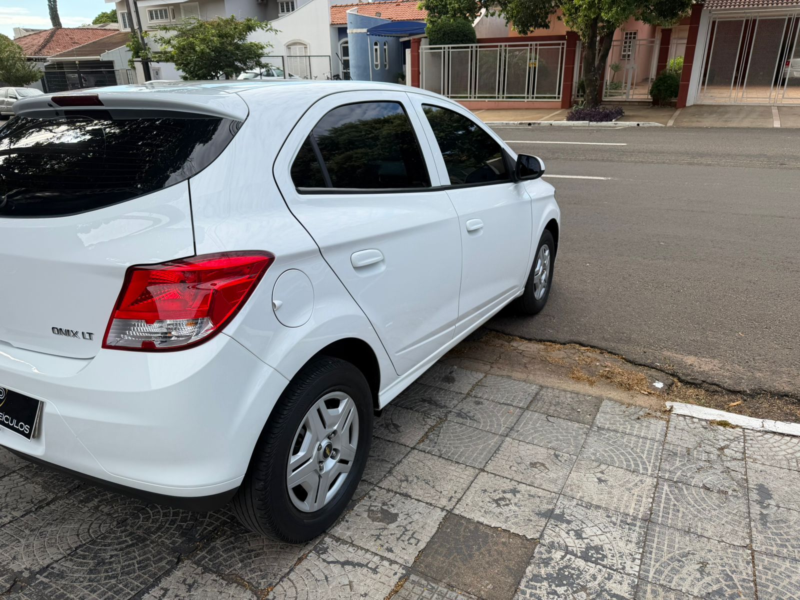 Chevrolet Onix 1.4 LT 2014