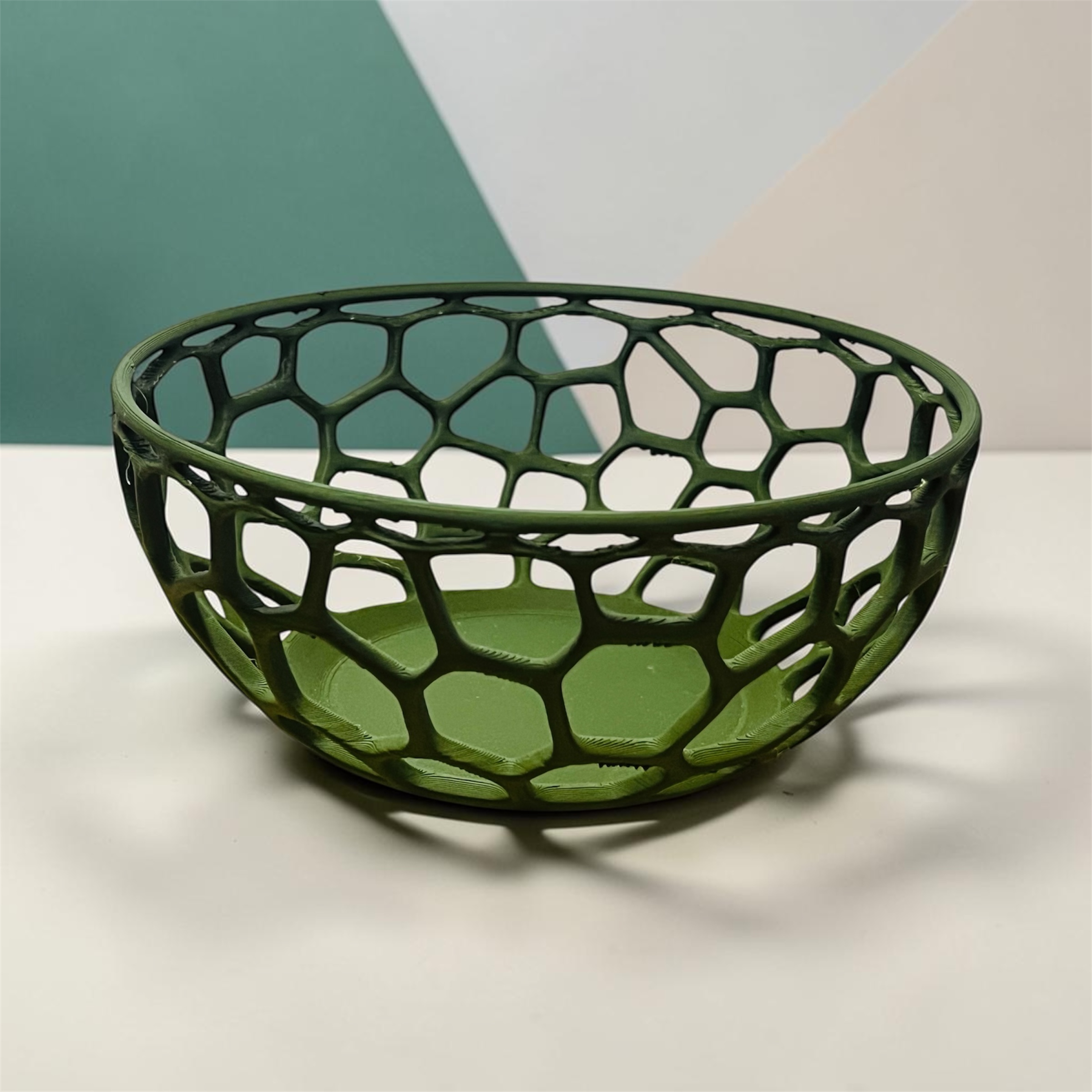 Corbeille à mailles géométriques