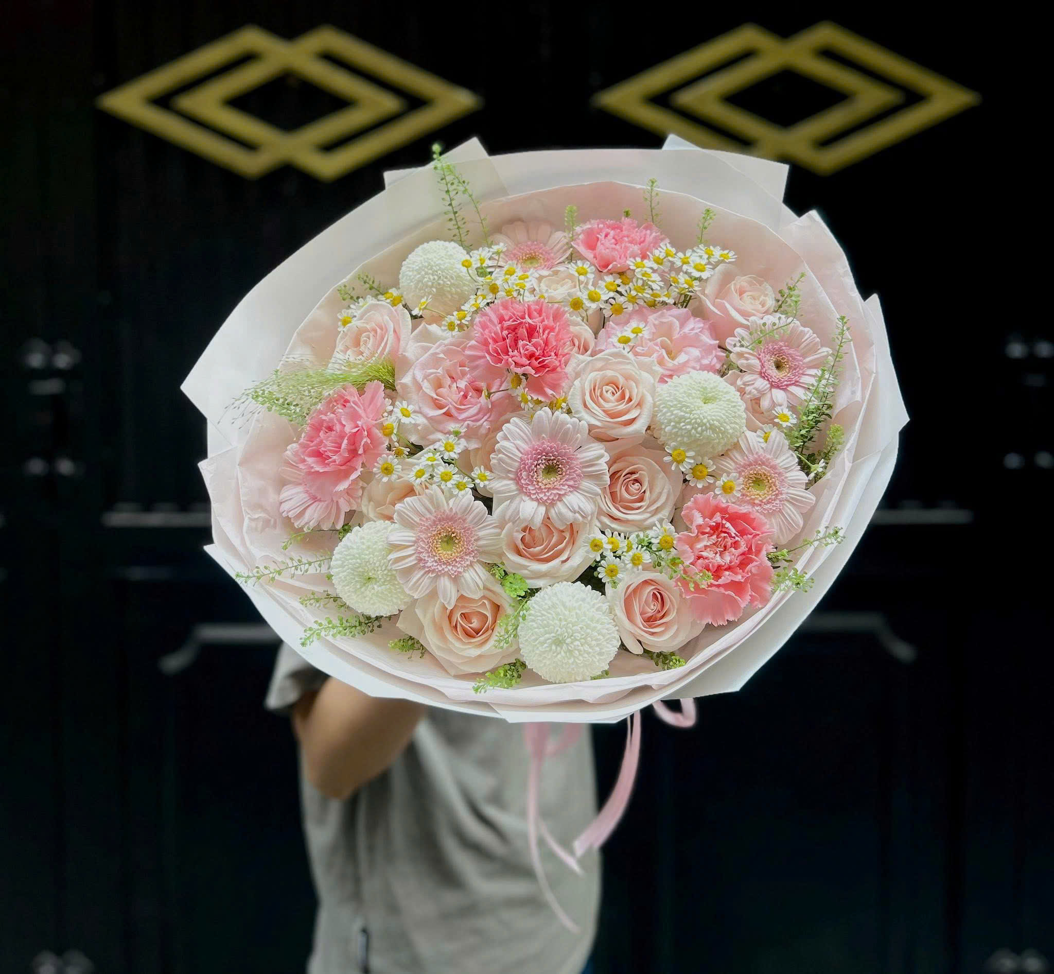 Bó hoa hồng pastel mix nhiều hoa