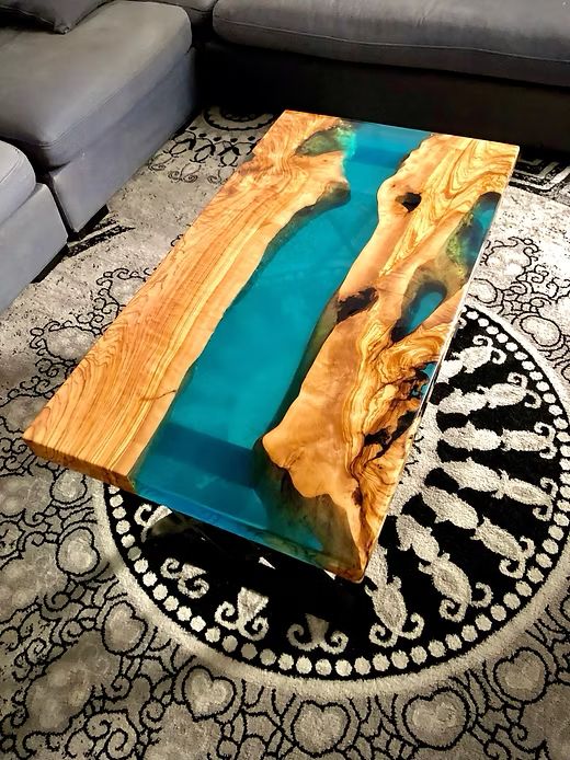 Tavolino da salotto Ulivo e resina fume