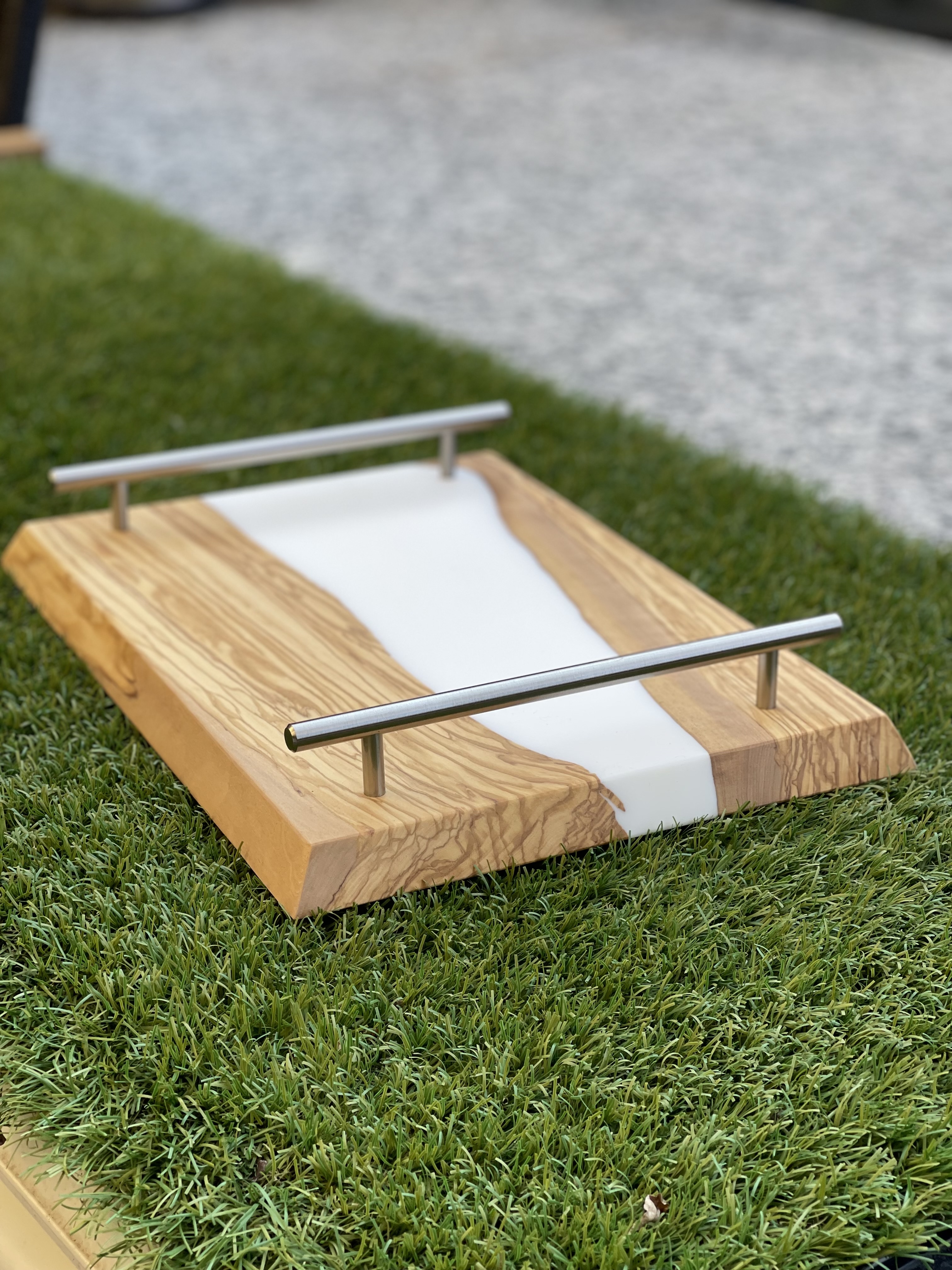 Vassoio in legno e resina