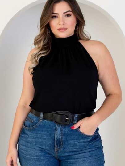 Regata plus size elegante, gola alta e sem mangas