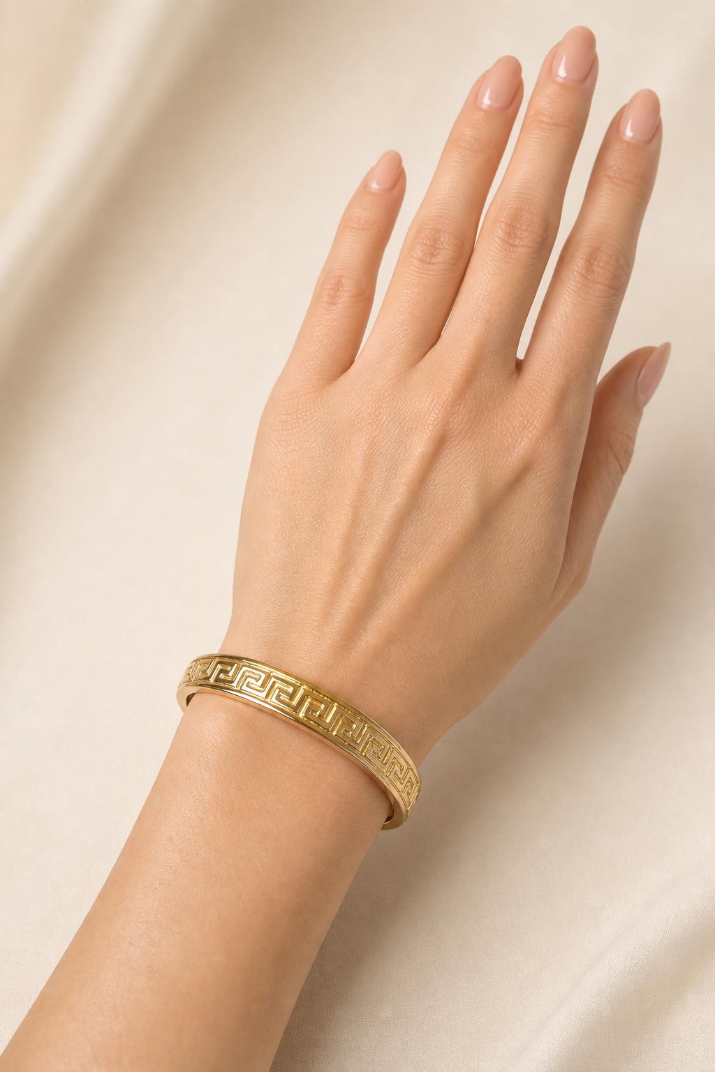 18K Graziella Air Greek Style Gold Bangle