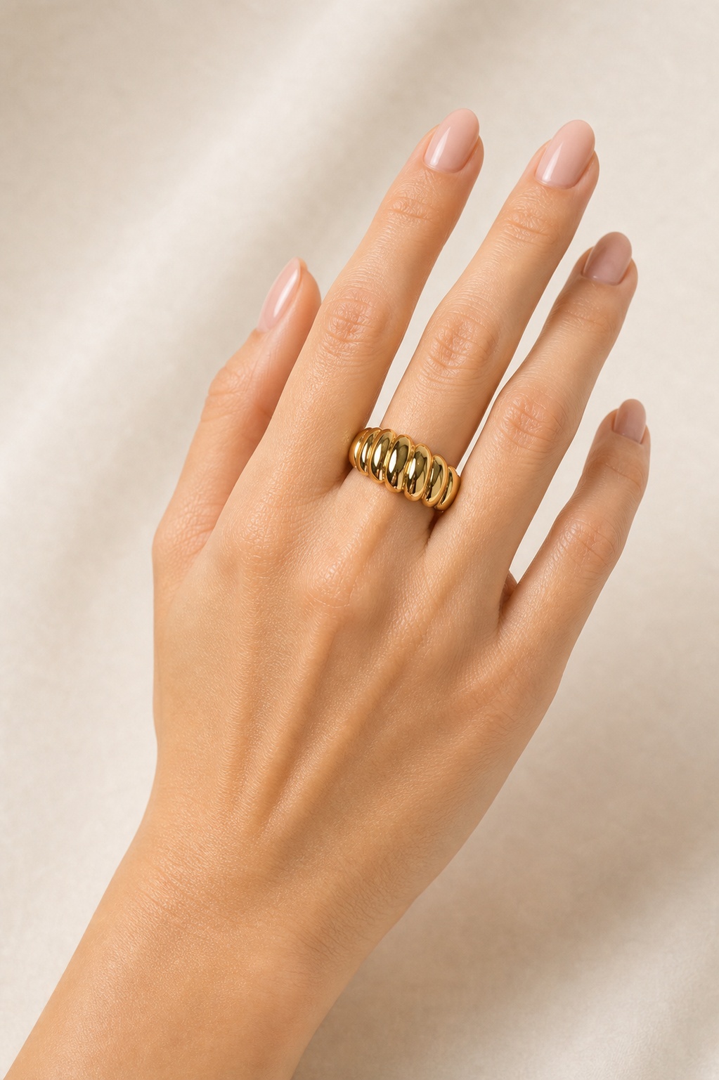 18K Graziella Air Twist Ring