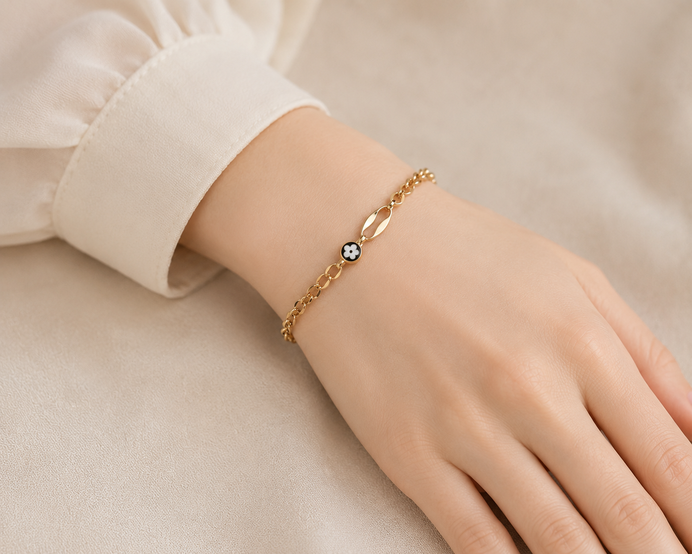18K Italian Gold Tiny Flower Bracelet