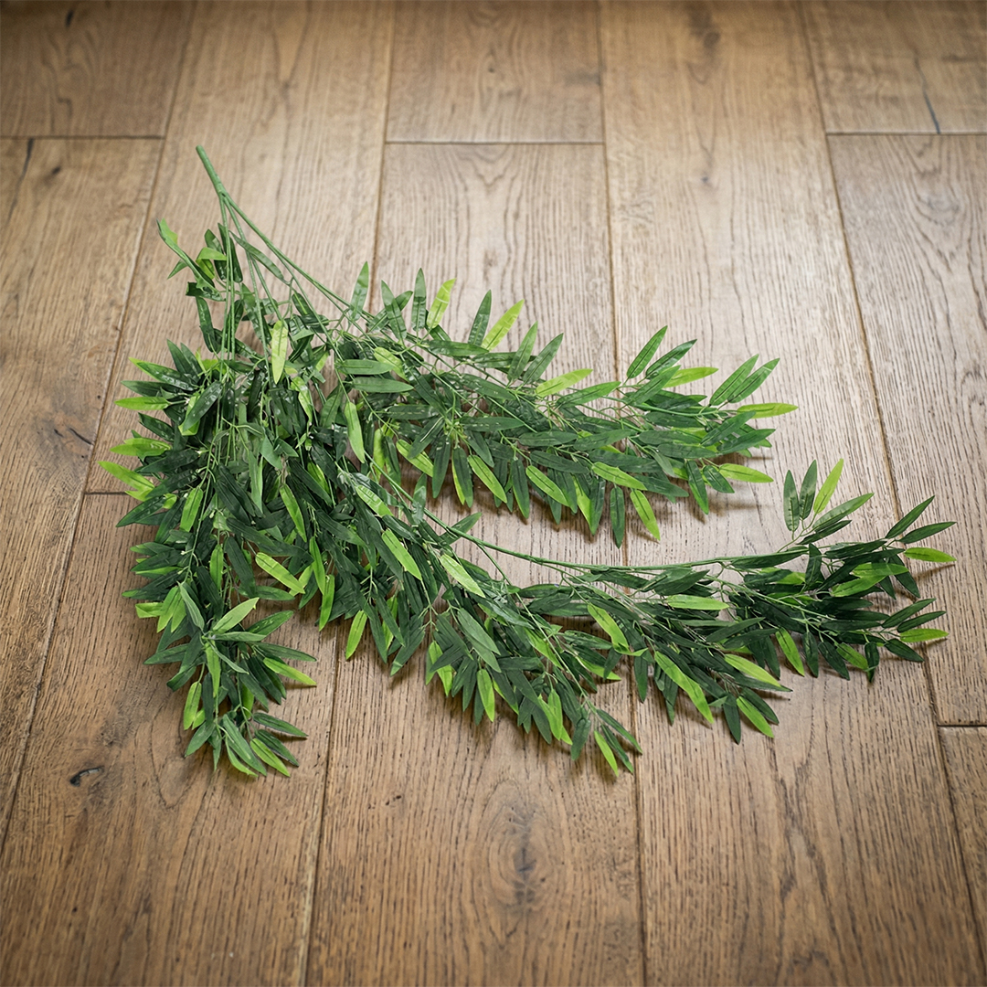 Hiasan Daun Gantung Artifisial