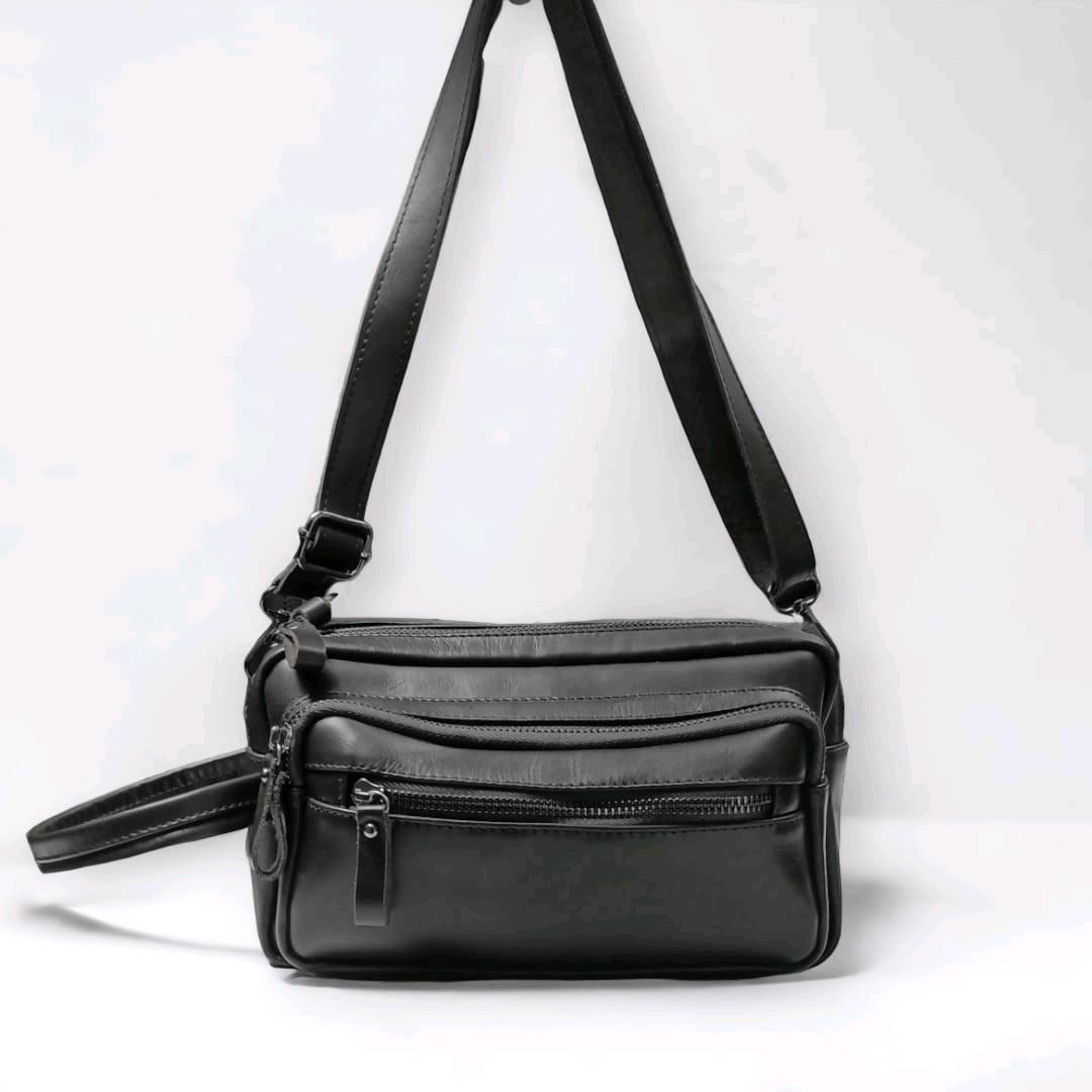 Tas Selempang Kulit Pria