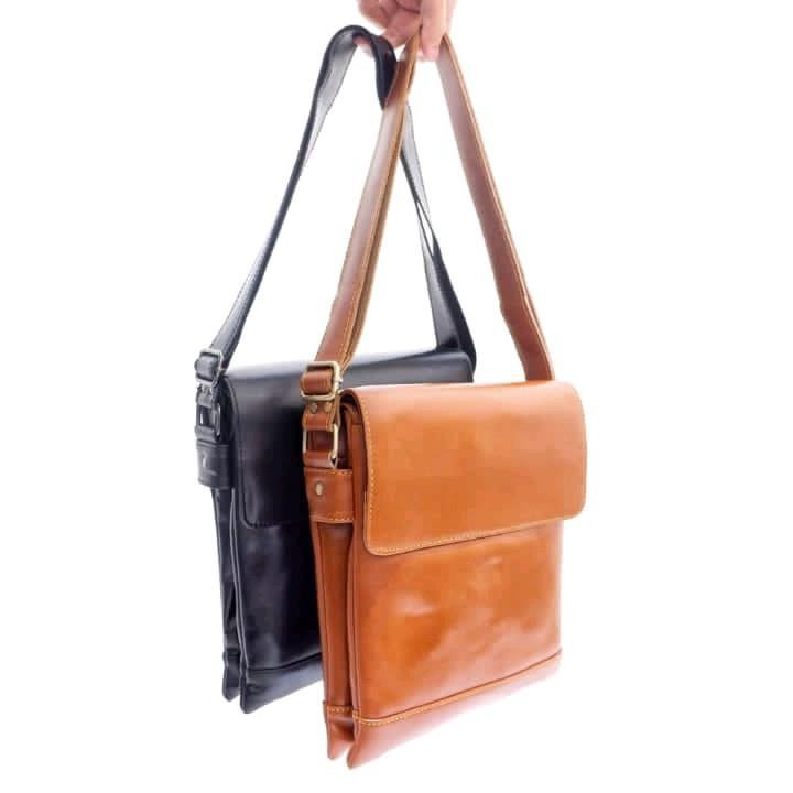Tas Selempang Kulit Hitam