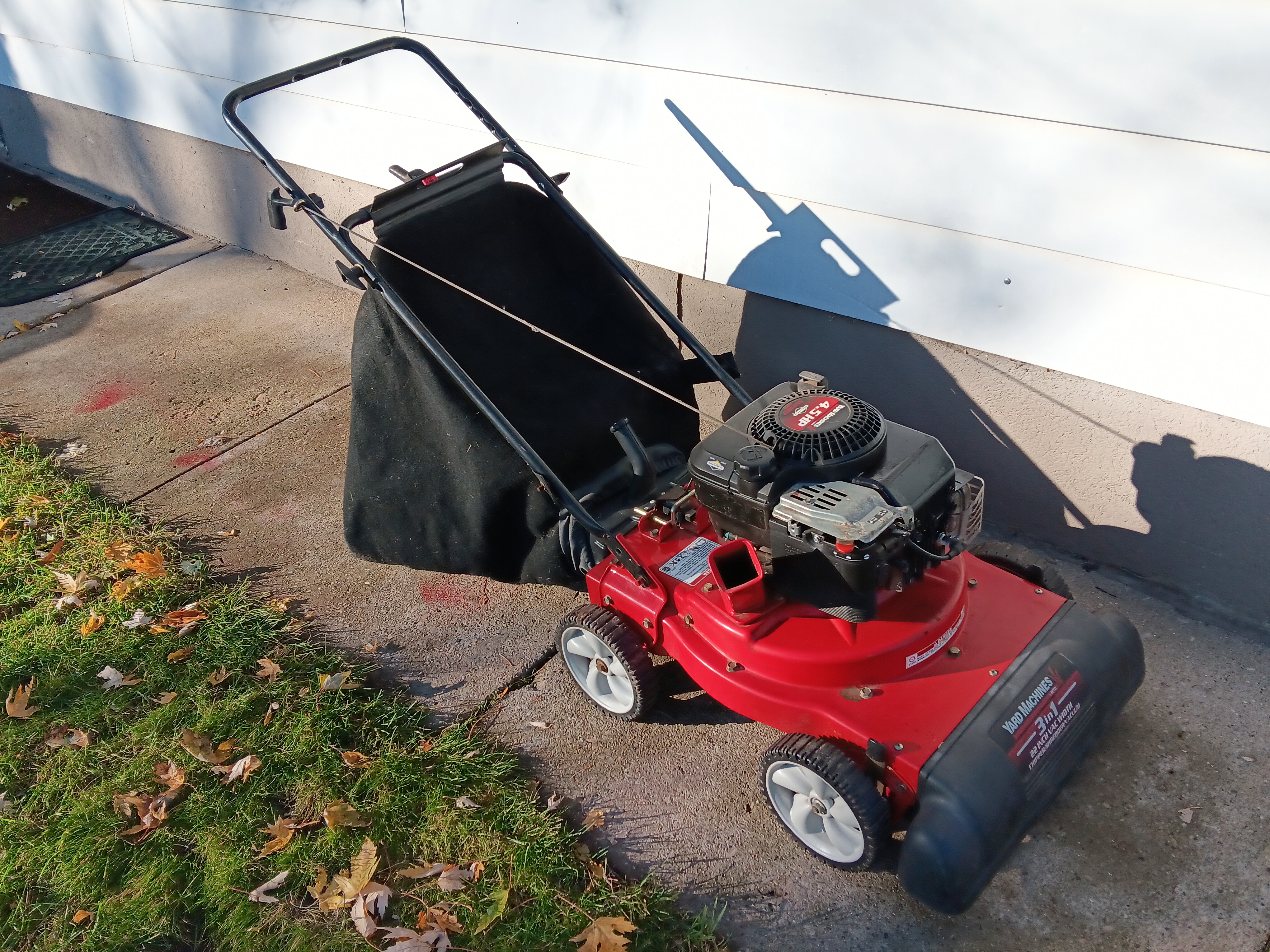 Yard Machine Chipper/Vac