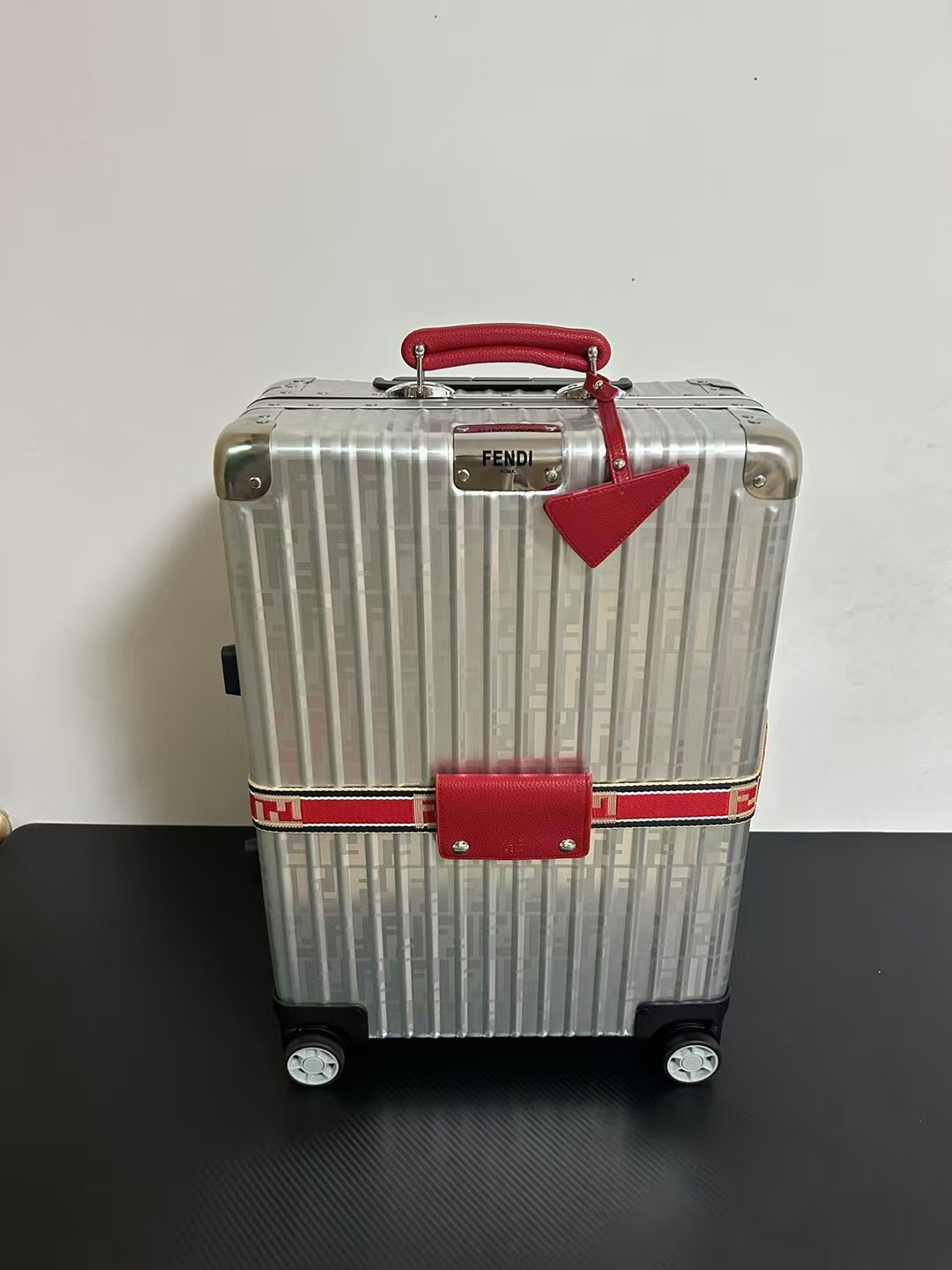 maleta fendi