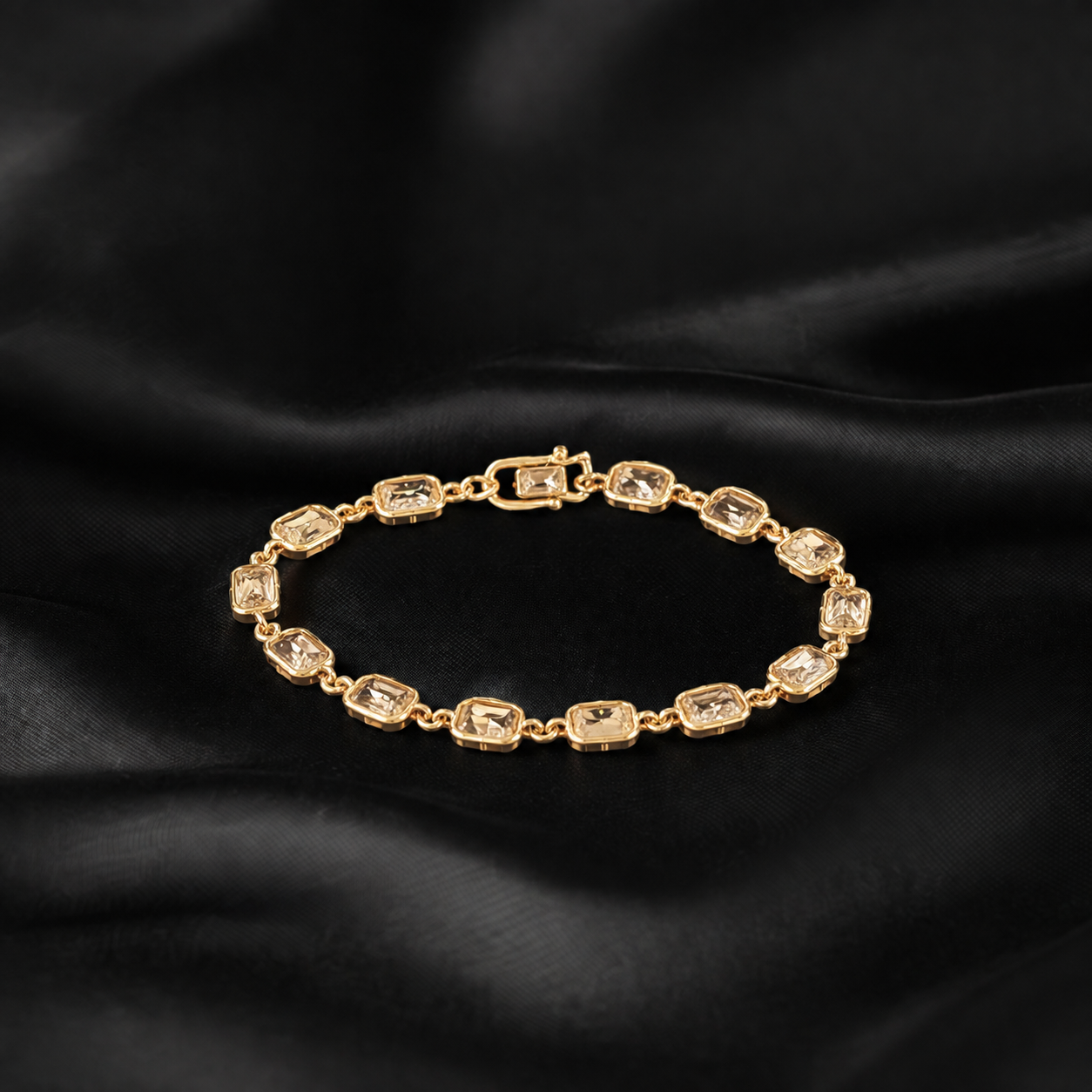 Elegant Gold Link Bracelet