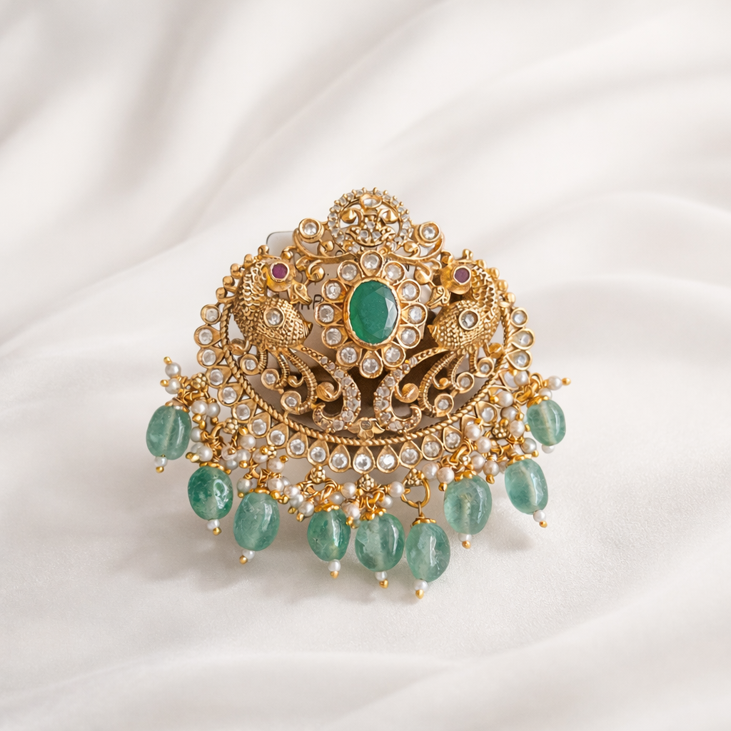 Traditional design pendant 