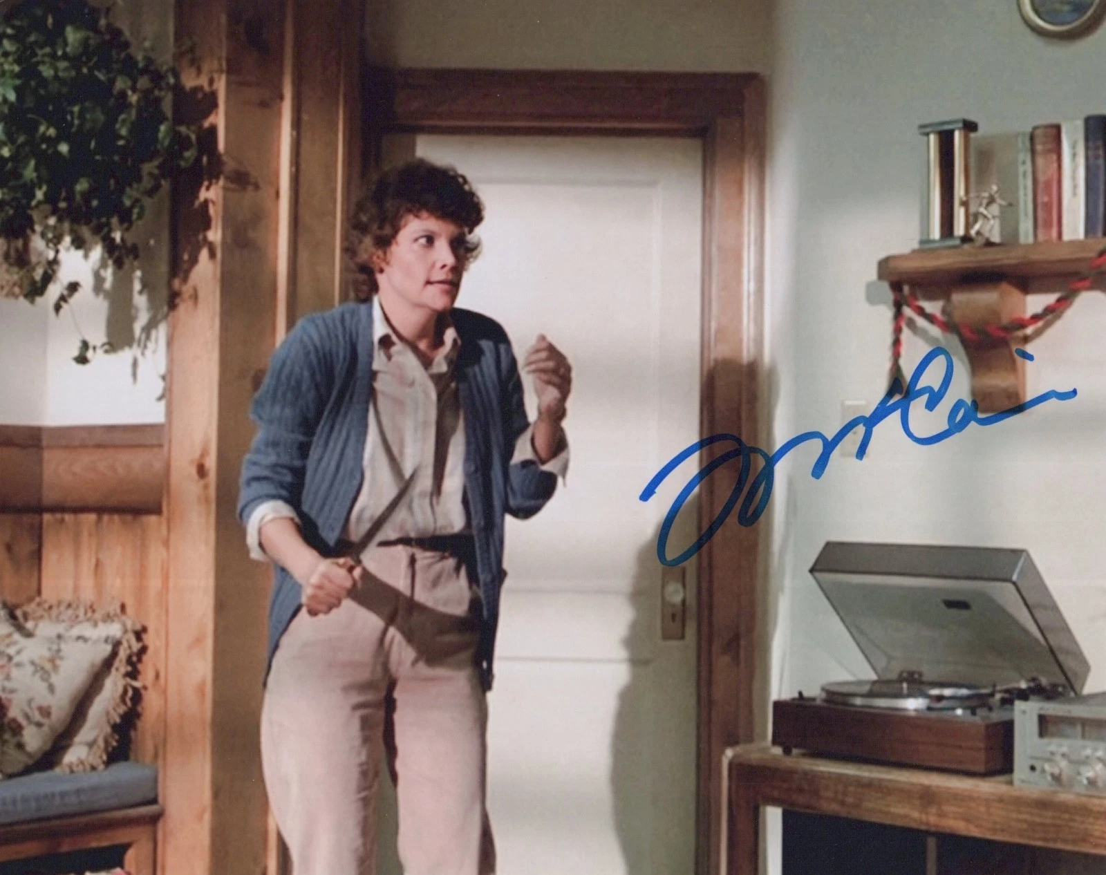 FRANCES LEE McCAIN in GREMLINS as Lynn Peltzer.In Pers.COA.10"x8"